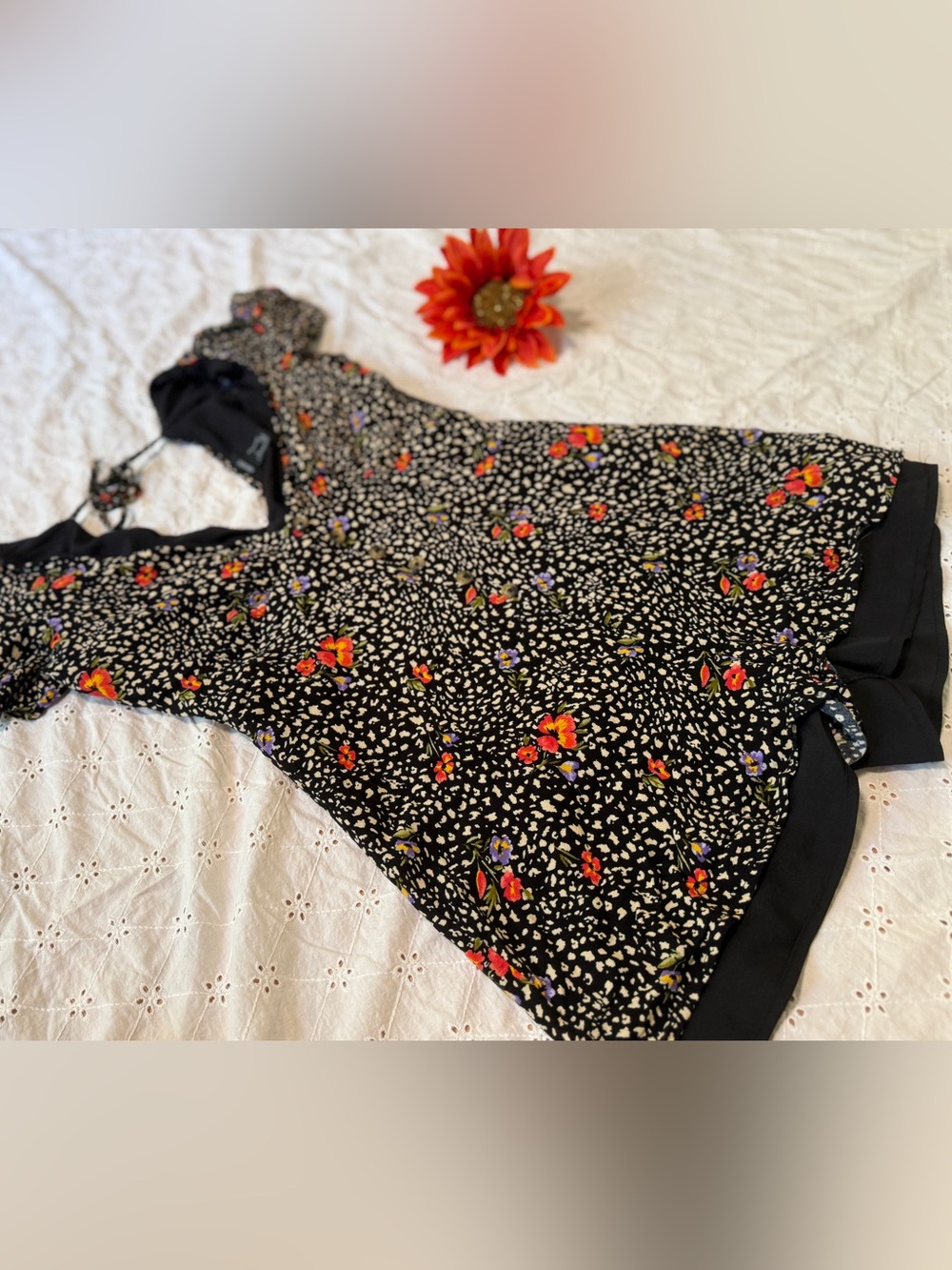 Last chance 🌻Forever 21 Black Floral Romper Size M